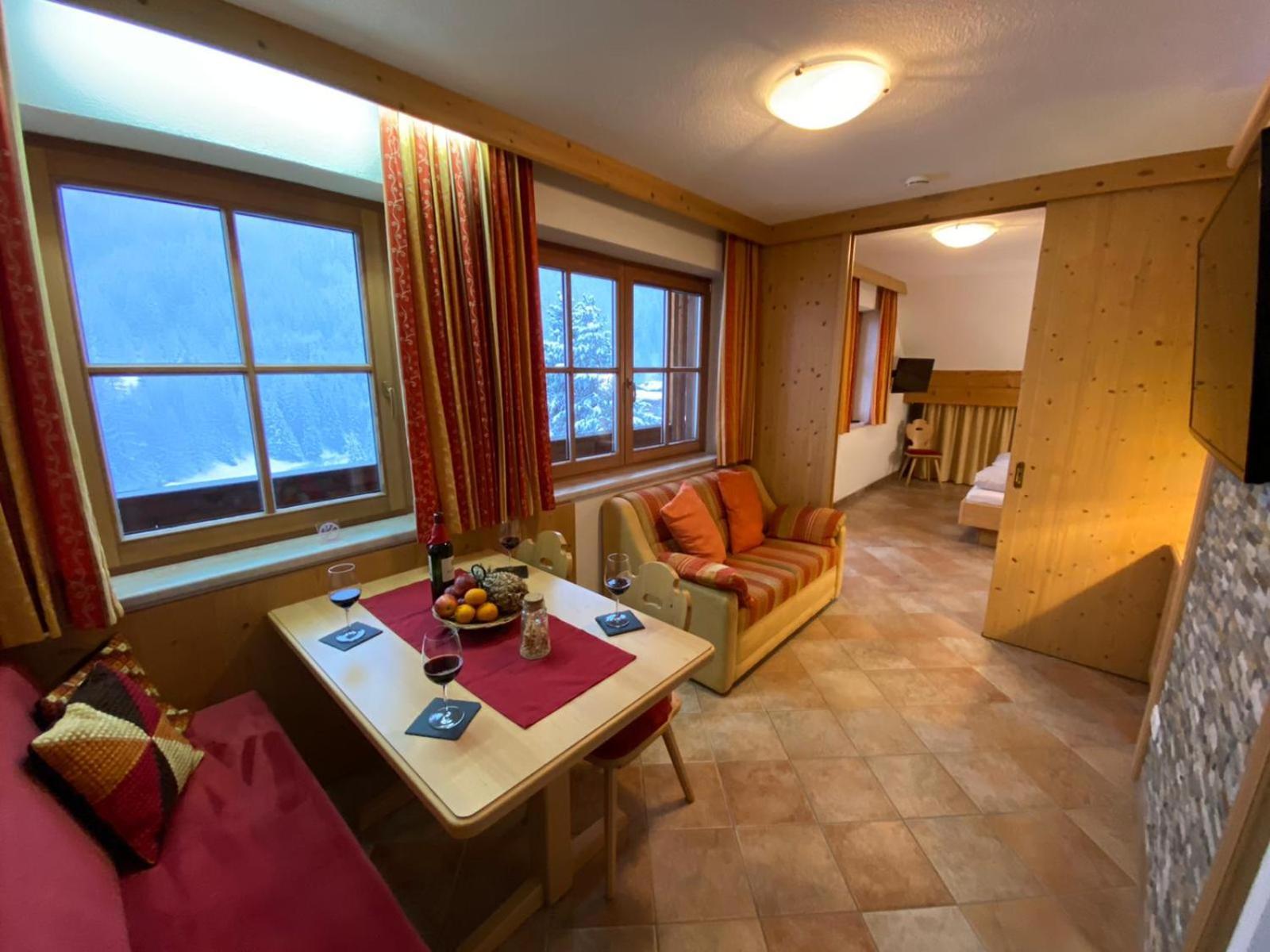 Hotel Garni Gafluna 장크트안톤암아를베르크 외부 사진